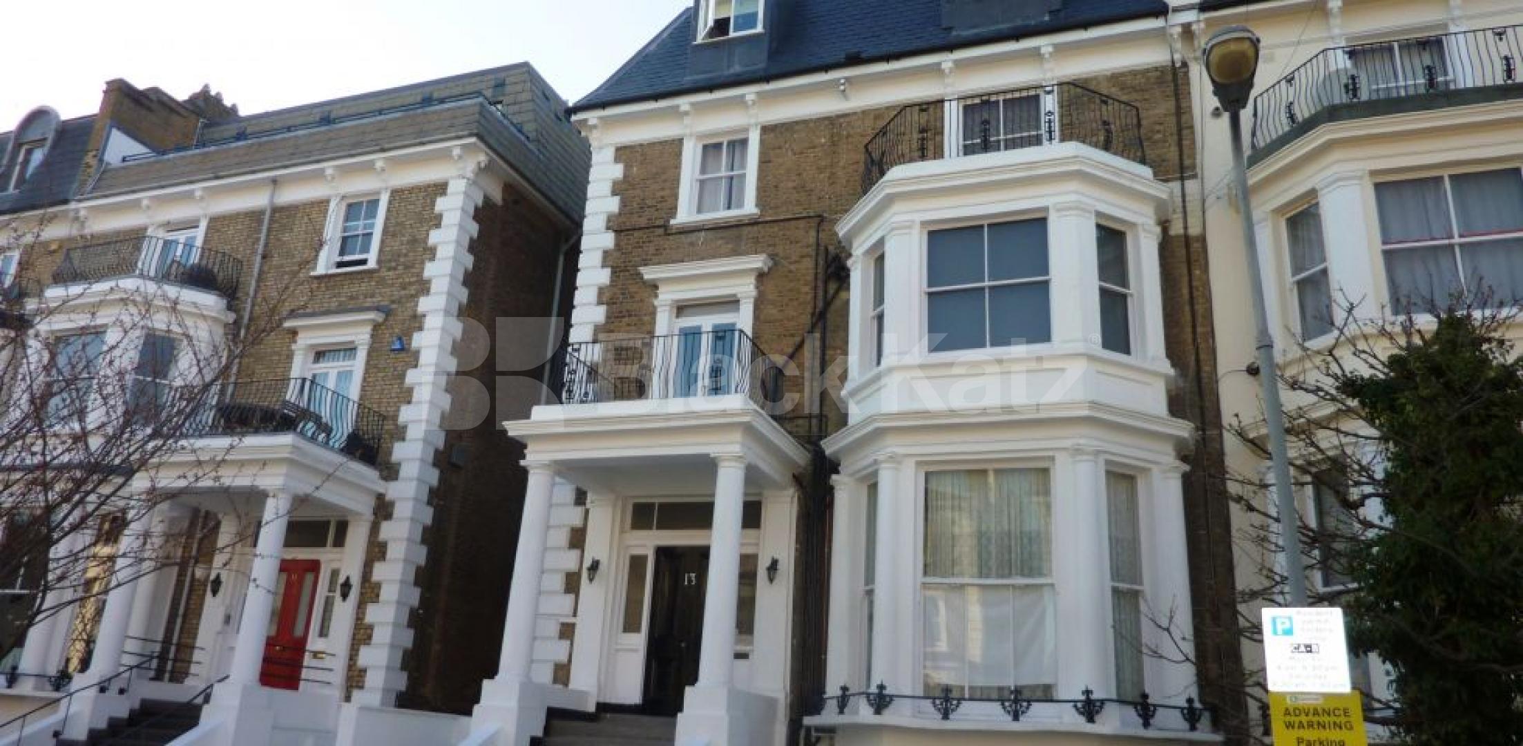 Lovely studio on a quiet tree lined street mins to tube & shops Adamson Road, Swiss Cottage / Finchley Road